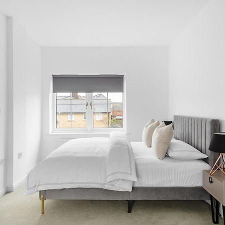 Luxurious 3 Bed House With Free Parking, Close To The Train Station & Town ブレインツリー エクステリア 写真