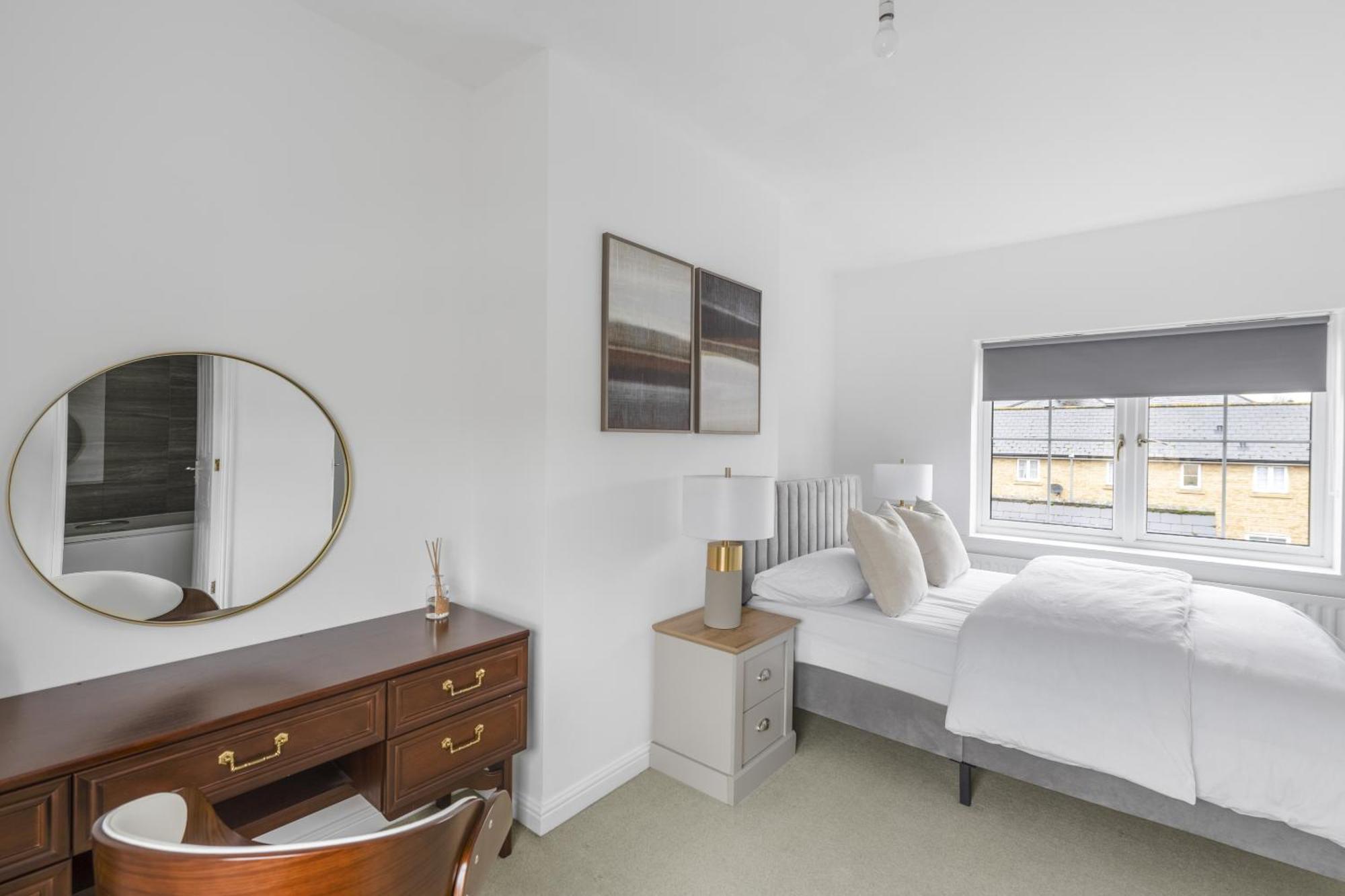 Luxurious 3 Bed House With Free Parking, Close To The Train Station & Town ブレインツリー エクステリア 写真