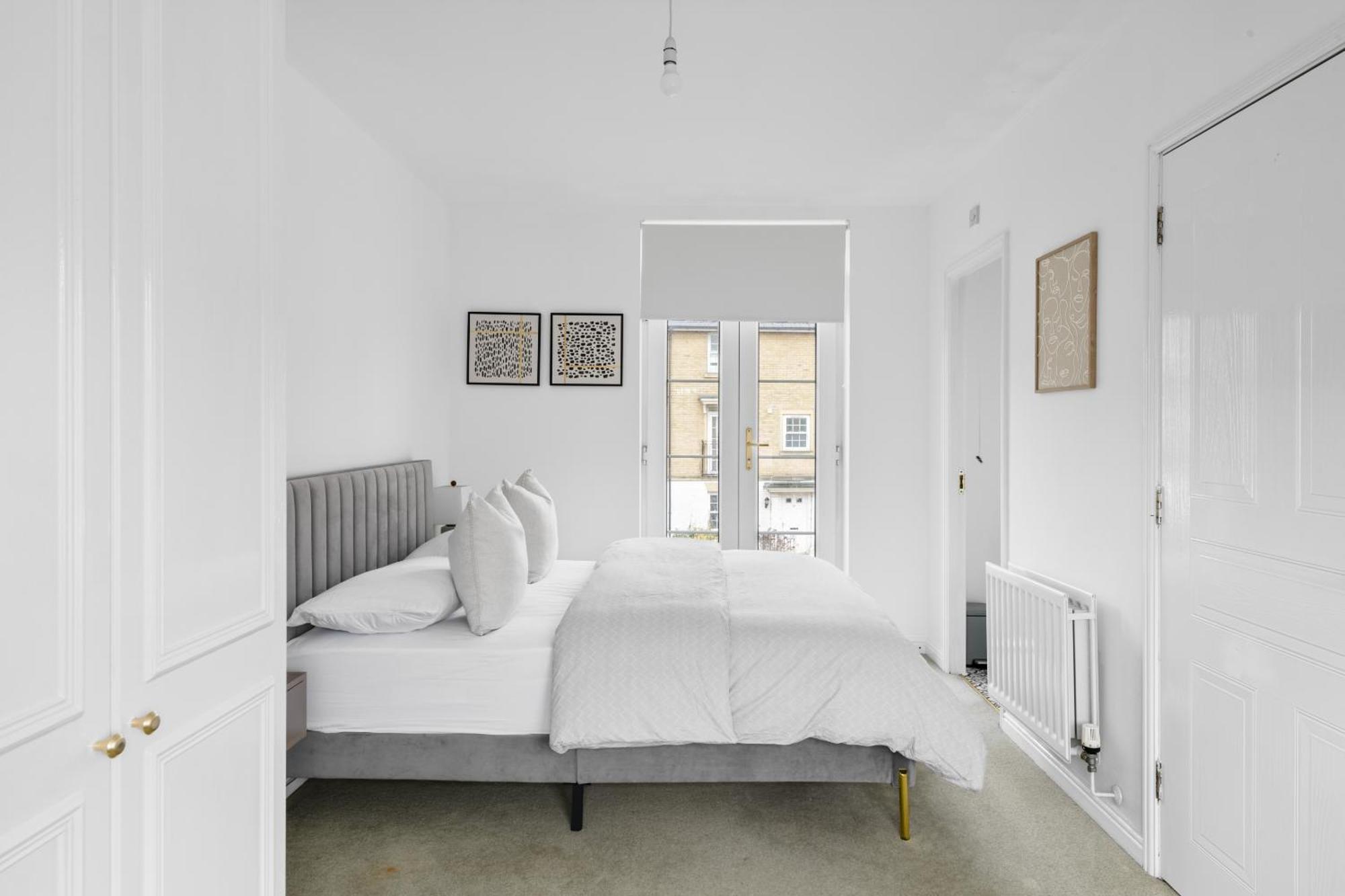 Luxurious 3 Bed House With Free Parking, Close To The Train Station & Town ブレインツリー エクステリア 写真