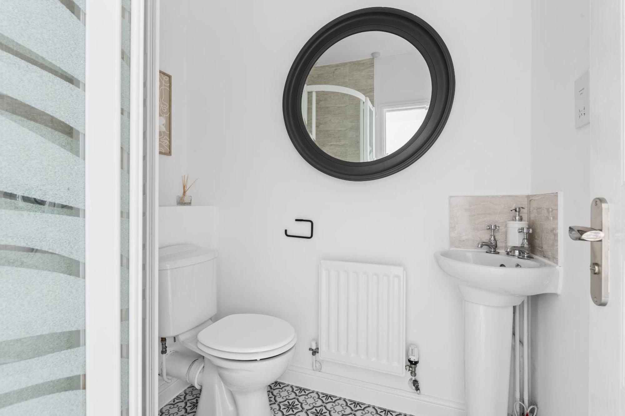 Luxurious 3 Bed House With Free Parking, Close To The Train Station & Town ブレインツリー エクステリア 写真